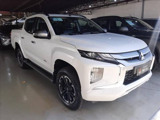MITSUBISHI L200 TRITON 2.4 16V TURBO DIESEL SPORT HPE CD 4P 4X4 AUTOMÁTICO MITSUBISHI L200 TRITON 2.4 16V TURBO DIESEL SPORT HPE CD 4P 4X4 AUTOMÁTICO